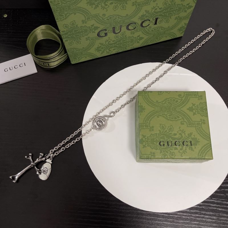 G*u*i necklaces